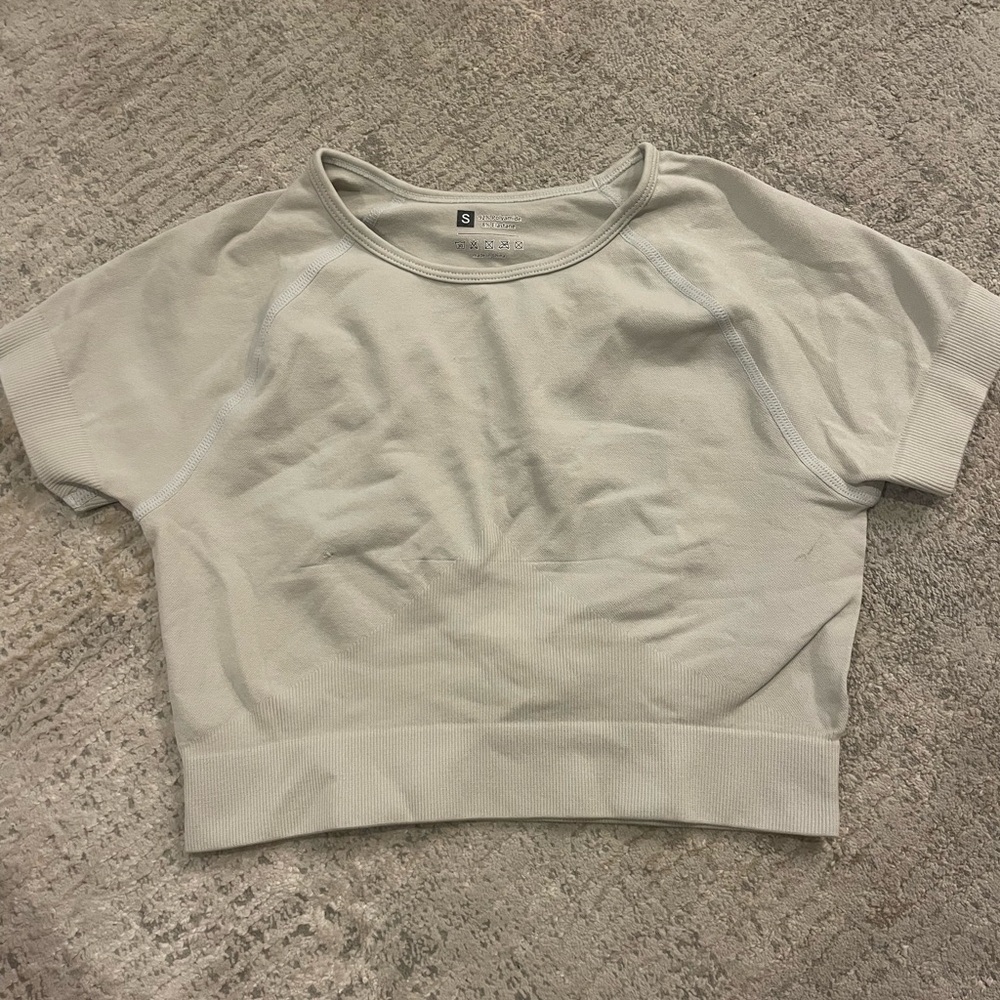 Women's Gray Short Sleeve Top